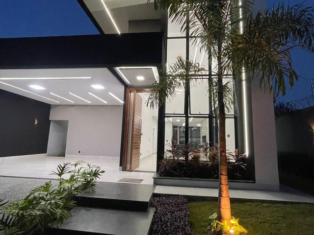 Casa com 371m² 3 quartos e 4 banheiros, à venda, no bairro Conjunto Residencial Storil em Aparecida de Goiânia