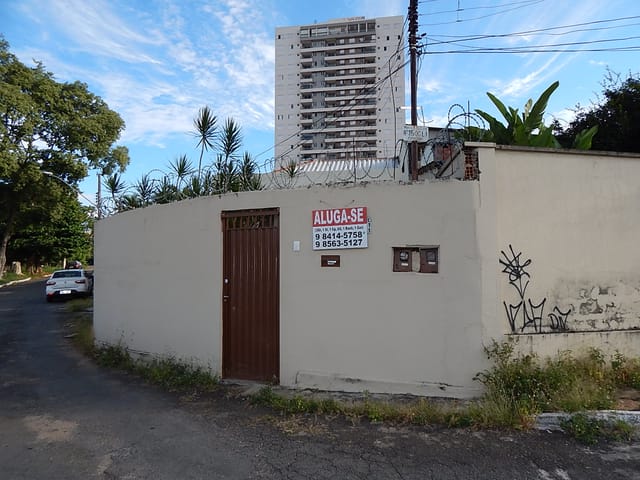 Casa com 250m² 3 quartos e 1 banheiro, para alugar, no bairro Setor Central em Goiânia
