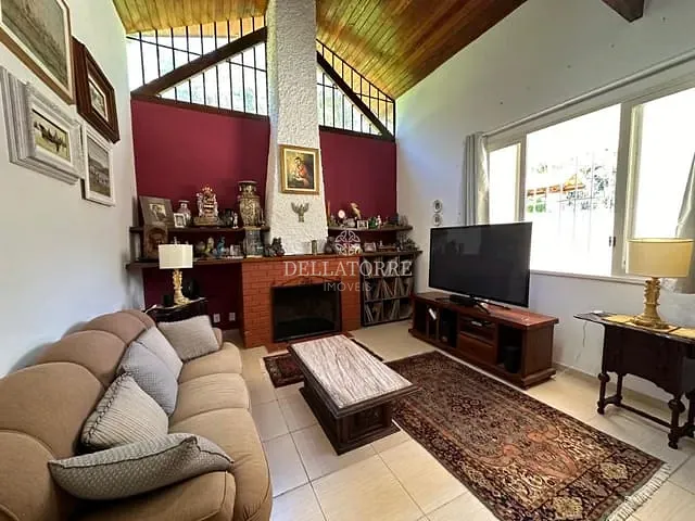 Casa com 15448m² 3 quartos e 2 banheiros, à venda, no bairro Carlos Guinle em Teresópolis