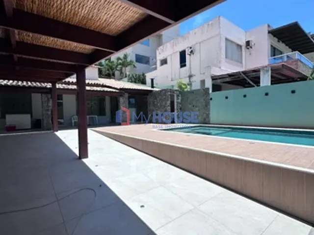 Casa 4 quartos e 5 banheiros, à venda, no bairro Nossa Senhora da Vitória em Ilhéus