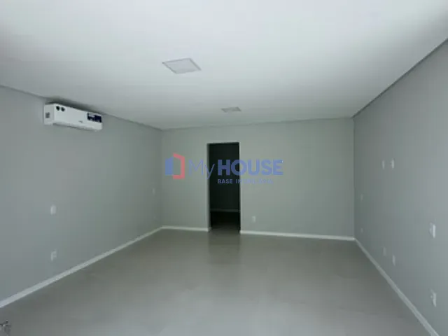 Casa 4 quartos e 5 banheiros, à venda, no bairro Nossa Senhora da Vitória em Ilhéus