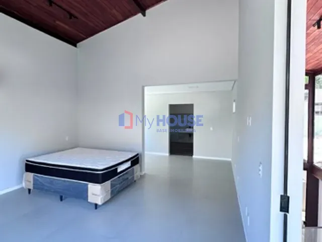 Casa 4 quartos e 5 banheiros, à venda, no bairro Nossa Senhora da Vitória em Ilhéus