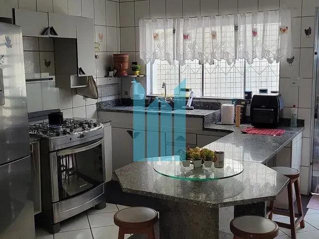 Casa 3 quartos e 2 banheiros, à venda, no bairro Nossa Senhora Aparecida em Poços de Caldas