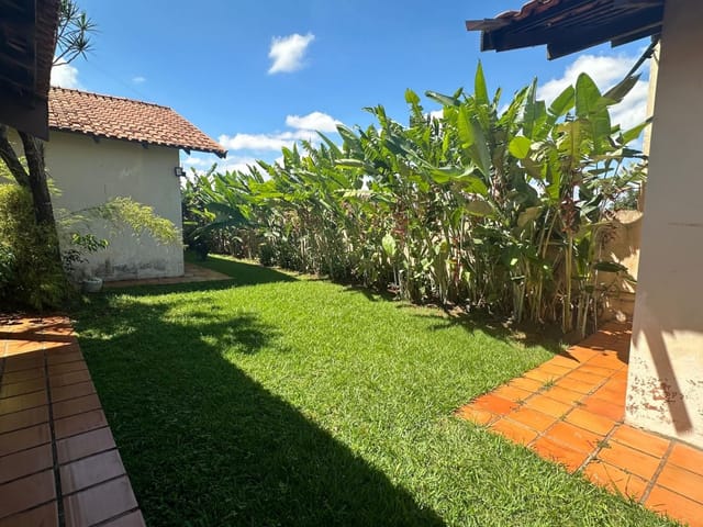 Casa com 600m² 4 quartos e 2 banheiros, à venda, no bairro Jardim Vila Rica em Cambé