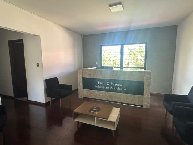 Casa com 600m² 4 quartos e 2 banheiros, à venda, no bairro Jardim Vila Rica em Cambé