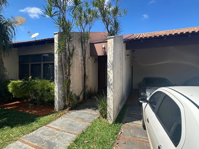 Casa com 600m² 4 quartos e 2 banheiros, à venda, no bairro Jardim Vila Rica em Cambé