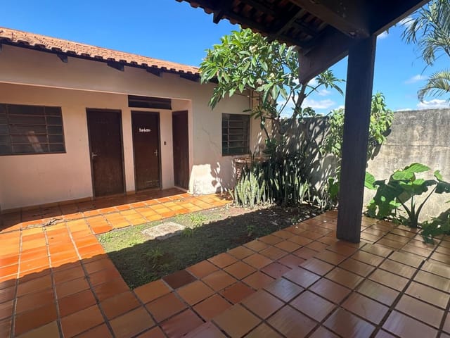 Casa com 600m² 4 quartos e 2 banheiros, à venda, no bairro Jardim Vila Rica em Cambé