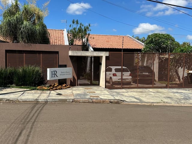 Casa com 600m² 4 quartos e 2 banheiros, à venda, no bairro Jardim Vila Rica em Cambé