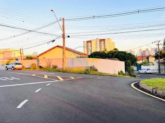 Casa com 700m² 6 quartos e 5 banheiros, à venda, no bairro Quebec em Londrina