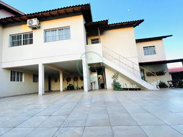 Casa com 700m² 6 quartos e 5 banheiros, à venda, no bairro Quebec em Londrina
