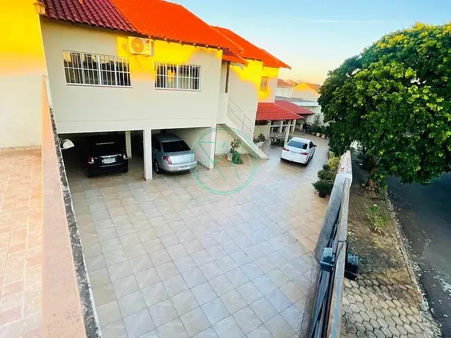 Casa com 700m² 6 quartos e 5 banheiros, à venda, no bairro Quebec em Londrina