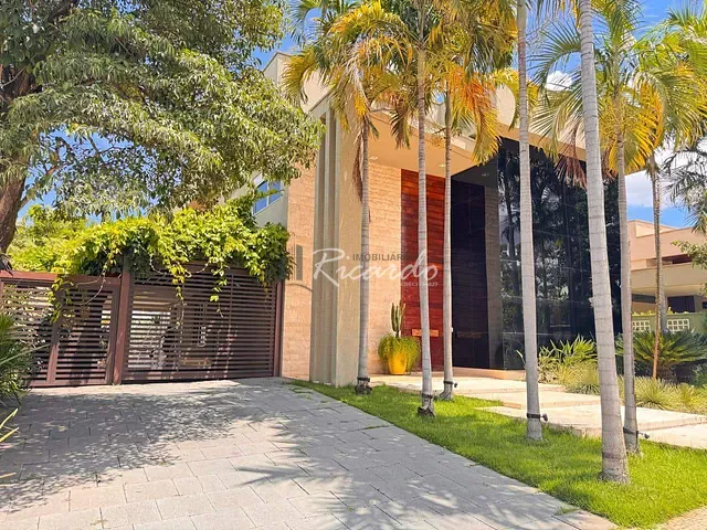 Casa com 700m² 4 quartos e 5 banheiros, à venda, no bairro Residencial Alphaville Flamboyant em Goiânia