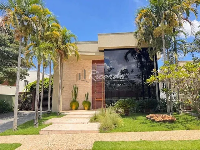 Casa com 700m² 4 quartos e 5 banheiros, à venda, no bairro Residencial Alphaville Flamboyant em Goiânia