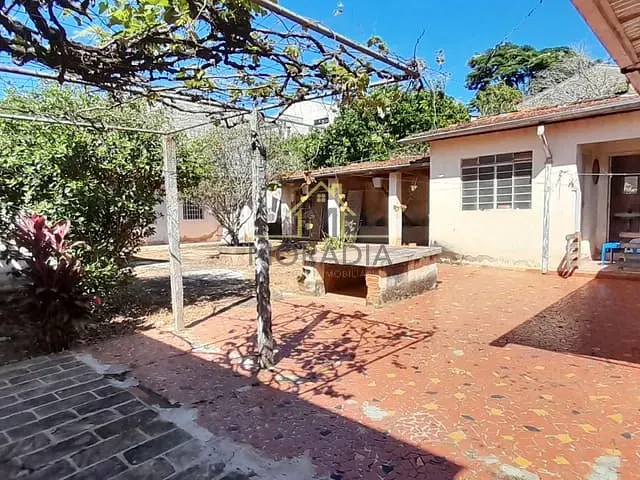 Casa com 520m² 3 quartos e 1 banheiro, à venda, no bairro Parque das Orquídeas em Guaxupé