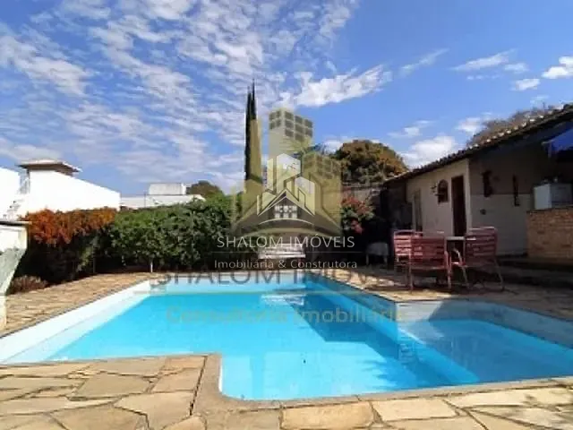 Casa com 1105m² 5 quartos e 2 banheiros, à venda, no bairro Garcas em Belo Horizonte