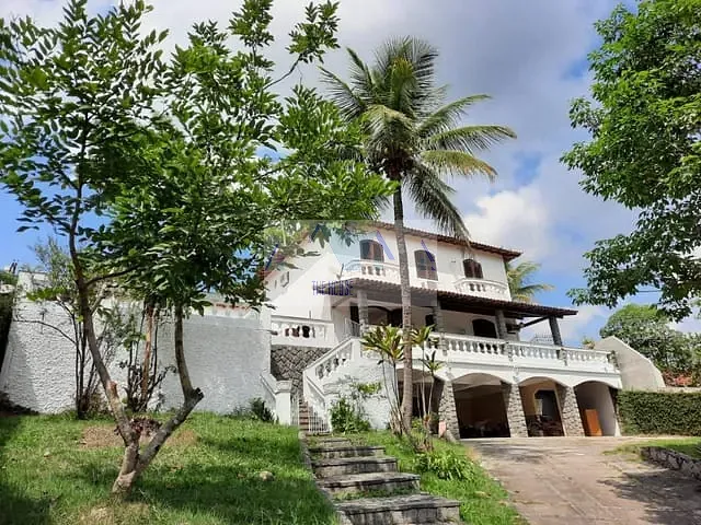 Casa com 750m² 5 quartos e 6 banheiros, à venda, no bairro Maria Paula em Niterói