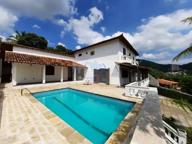 Casa com 750m² 5 quartos e 6 banheiros, à venda, no bairro Maria Paula em Niterói
