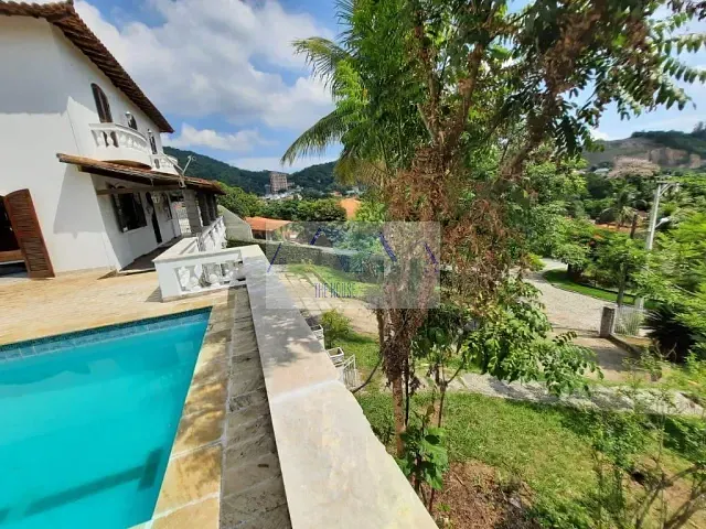 Casa com 750m² 5 quartos e 6 banheiros, à venda, no bairro Maria Paula em Niterói