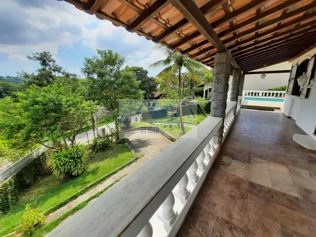 Casa com 750m² 5 quartos e 6 banheiros, à venda, no bairro Maria Paula em Niterói