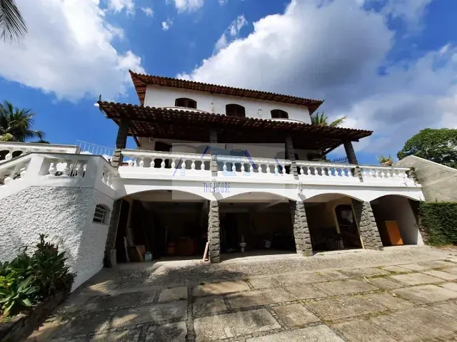 Casa com 750m² 5 quartos e 6 banheiros, à venda, no bairro Maria Paula em Niterói