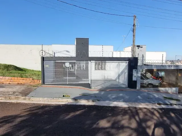 Casa 3 quartos e 1 banheiro, para alugar, no bairro Colúmbia em Londrina