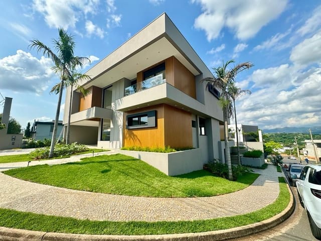 Casa com 632m² 4 quartos e 6 banheiros, à venda, no bairro Recanto do Bosque em São João da Boa Vista