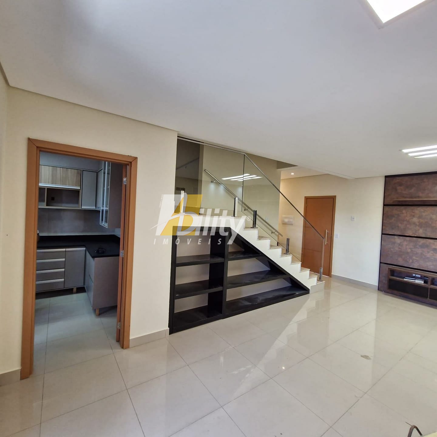 Casa para alugar com 3 quartos, 145m² - Foto 1