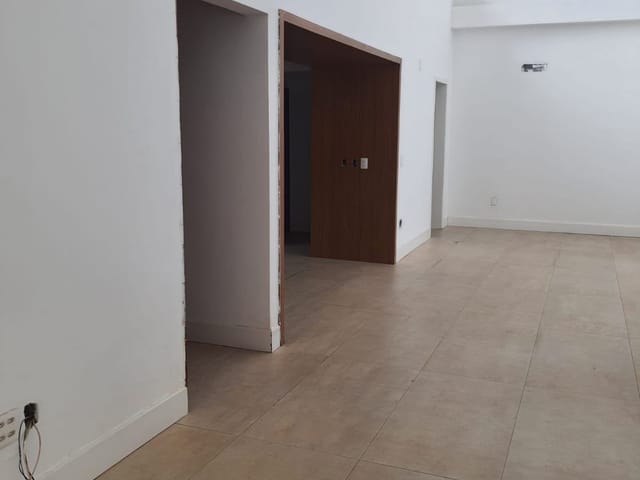 Casa 2 quartos e 4 banheiros, à venda ou para alugar, no bairro Jardim Residencial Granville em Ibiporã