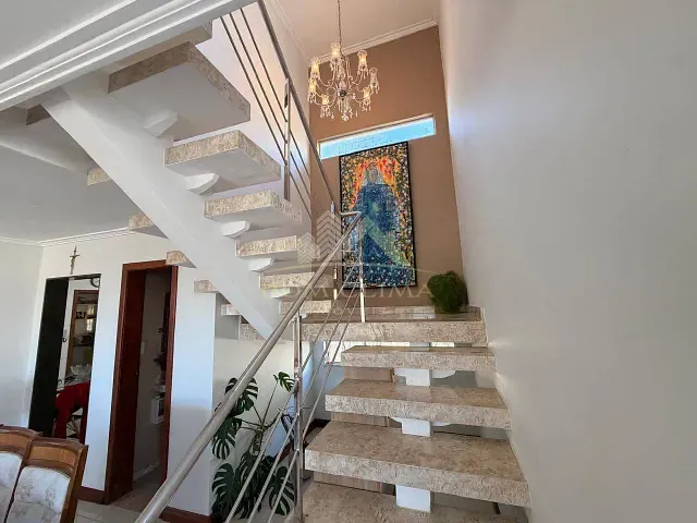 Casa 3 quartos e 4 banheiros, à venda, no bairro Nova Gramado em Juiz de Fora