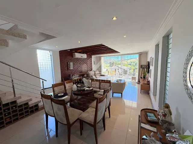 Casa 3 quartos e 4 banheiros, à venda, no bairro Nova Gramado em Juiz de Fora