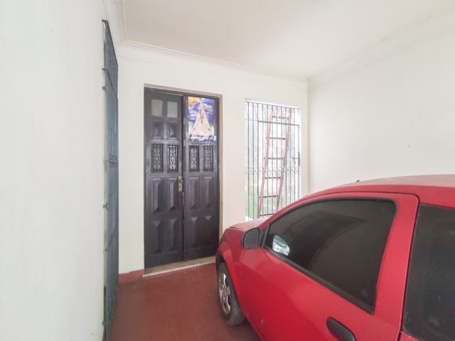 Casa 4 quartos e 2 banheiros, à venda, no bairro Umarizal em Belém