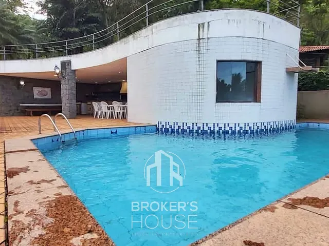 Casa com 1860m² 4 quartos e 6 banheiros, à venda, no bairro Fradinhos em Vitória