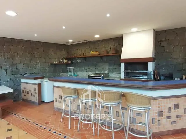 Casa com 1860m² 4 quartos e 6 banheiros, à venda, no bairro Fradinhos em Vitória