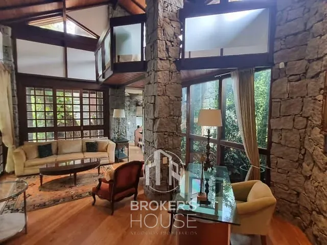 Casa com 1860m² 4 quartos e 6 banheiros, à venda, no bairro Fradinhos em Vitória