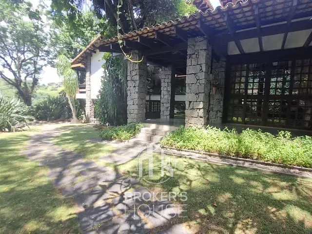 Casa com 1860m² 4 quartos e 6 banheiros, à venda, no bairro Fradinhos em Vitória