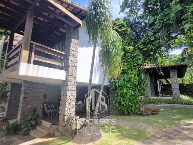 Casa com 1860m² 4 quartos e 6 banheiros, à venda, no bairro Fradinhos em Vitória