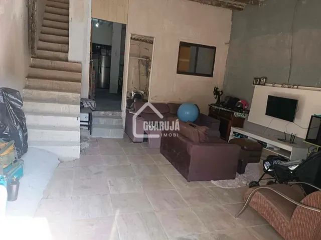 Casa 2 quartos e 1 banheiro, à venda, no bairro Jardim Virgínia em Guarujá