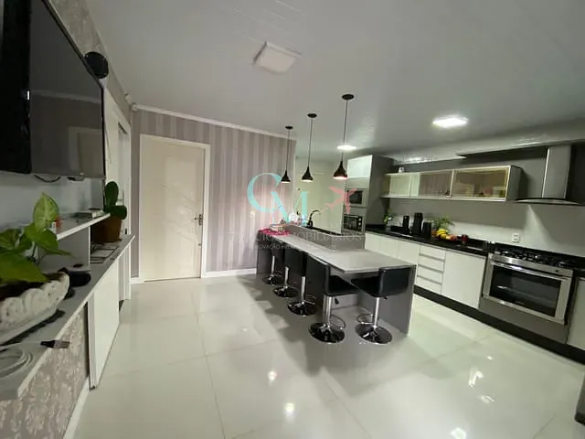 Casa com 303m² 3 quartos e 3 banheiros, à venda, no bairro centro em Xanxerê