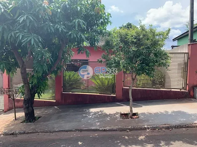 Casa com 300m² 3 quartos e 1 banheiro, à venda, no bairro San Rafael em Ibiporã
