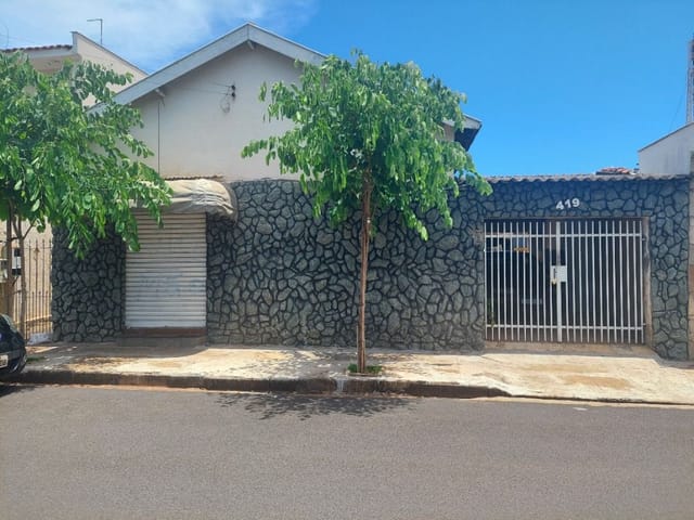 Casa com 394m² 6 quartos e 3 banheiros, à venda, no bairro Vila Xavier em Birigui