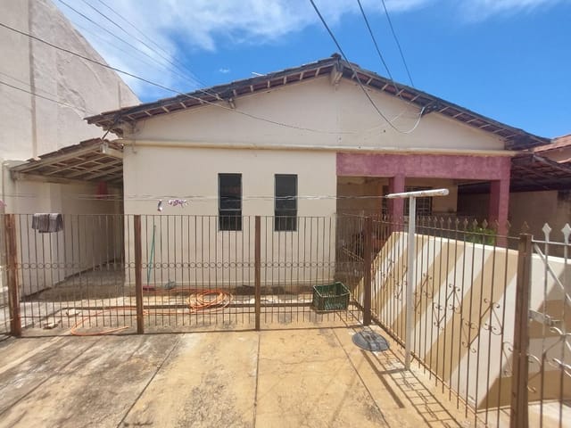Casa com 394m² 6 quartos e 3 banheiros, à venda, no bairro Vila Xavier em Birigui
