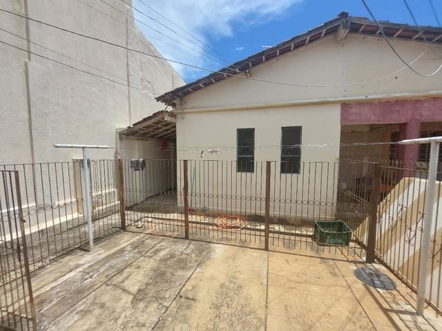 Casa com 394m² 6 quartos e 3 banheiros, à venda, no bairro Vila Xavier em Birigui