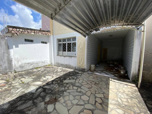 Casa com 380m² 5 quartos e 4 banheiros, à venda, no bairro Suíssa em Aracaju