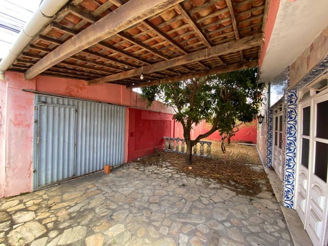 Casa com 380m² 5 quartos e 4 banheiros, à venda, no bairro Suíssa em Aracaju