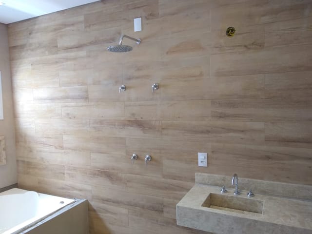 Casa com 360m² 3 quartos e 4 banheiros, para alugar, no bairro Jardim  Bandeirantes em Louveira
