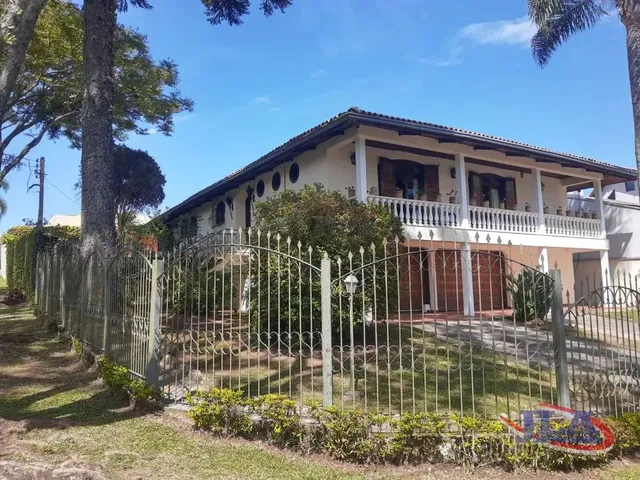 Casa com 825m² 4 quartos e 5 banheiros, para alugar, no bairro Santa Felicidade em Curitiba