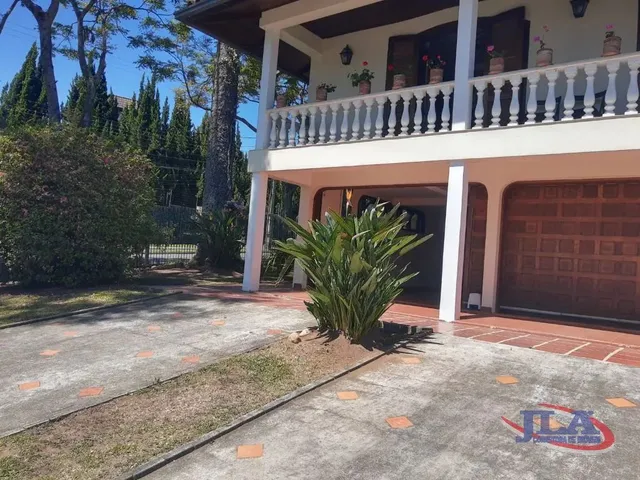 Casa com 825m² 4 quartos e 5 banheiros, para alugar, no bairro Santa Felicidade em Curitiba