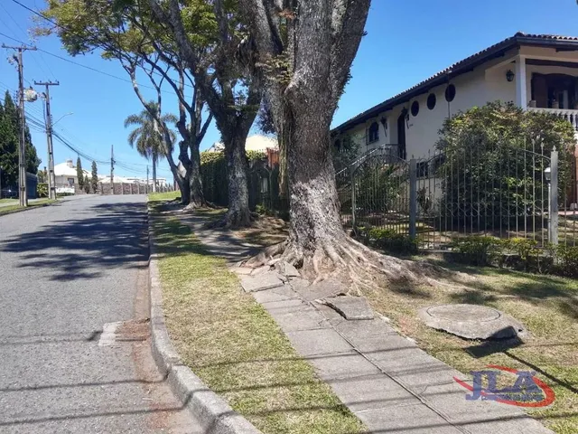 Casa com 825m² 4 quartos e 5 banheiros, para alugar, no bairro Santa Felicidade em Curitiba