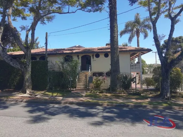 Casa com 825m² 4 quartos e 5 banheiros, para alugar, no bairro Santa Felicidade em Curitiba