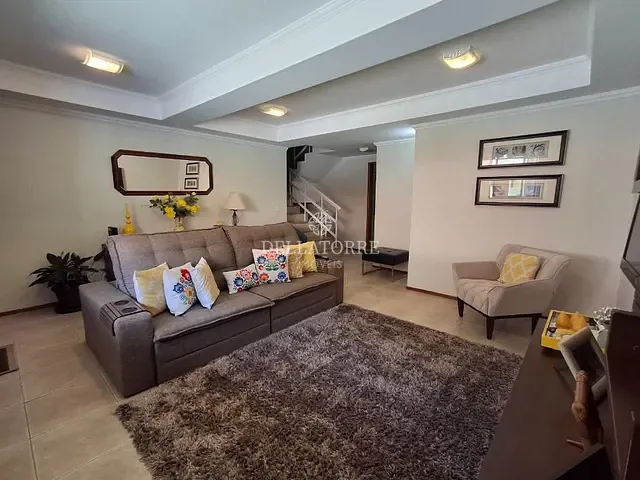 Casa com 146m² 4 quartos e 4 banheiros, à venda, no bairro Araras em Teresópolis